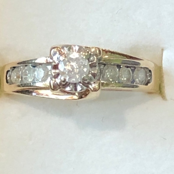 Diamond engagement ring